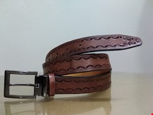 کمربند چرم کراست گاوی حکاکی شده با دست رنگ قهوه ای کد 1101