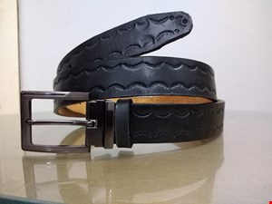 کمربند چرم کراست گاوی حکاکی شده با دست رنگ مشکی کد 1100 