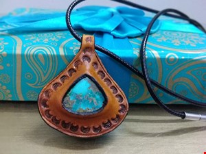 گردنبند چرم و سنگ فیروزه اصل نیشابور کد 1104